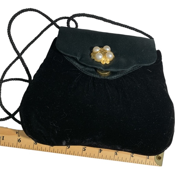 Gorgeous Black Elegant Crossbody with Pearl Decorations - Picture 7 of 7